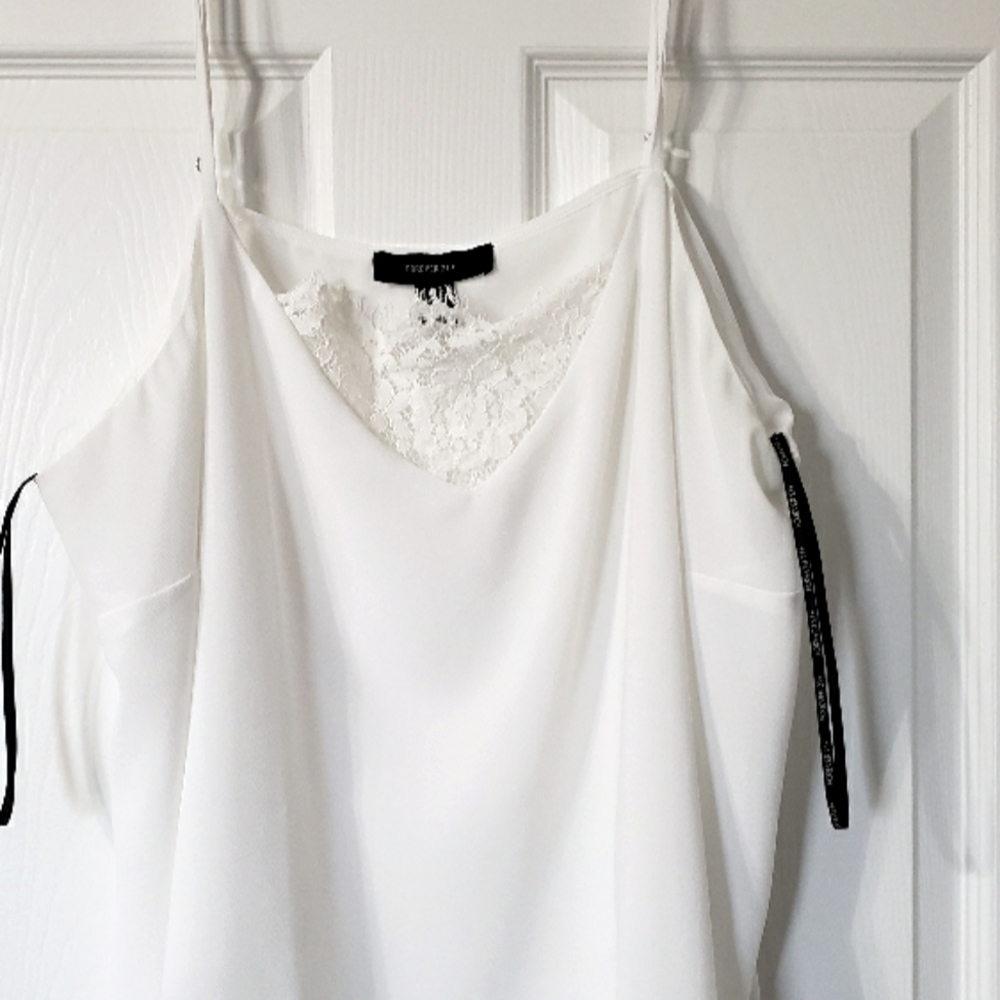 Forever 21+ White crop top with lace v neck